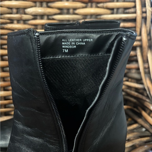 Amanda Smith Black Leather Heeled Ankle Booties  in size 7. Great condition - Picture 8 of 16